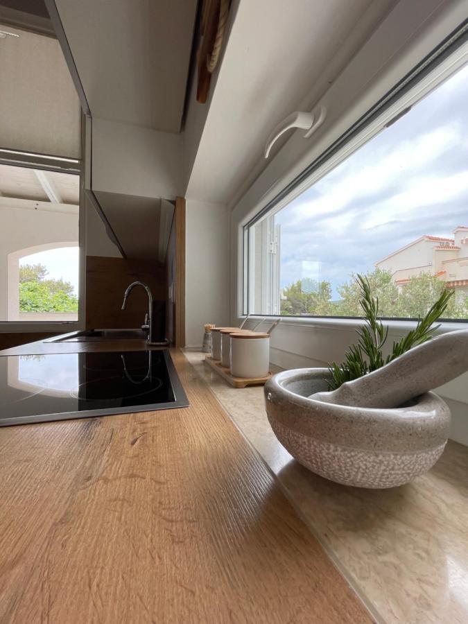 Vacation Family House On The Beach Stara Novalja Buitenkant foto