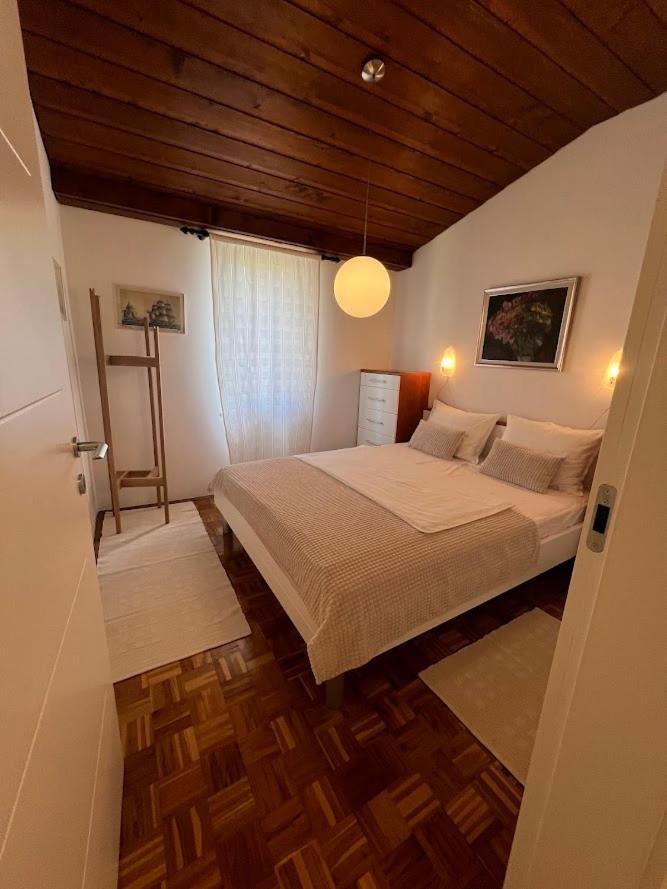 Vacation Family House On The Beach Stara Novalja Buitenkant foto