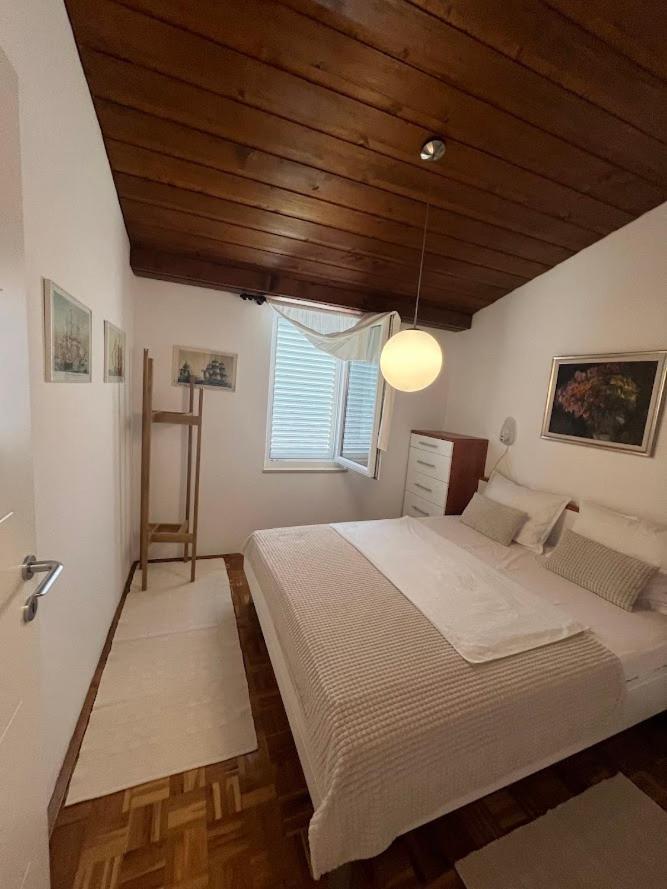 Vacation Family House On The Beach Stara Novalja Buitenkant foto
