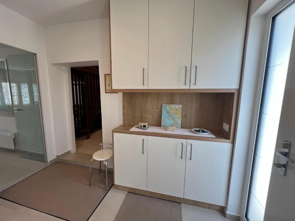 Vacation Family House On The Beach Stara Novalja Buitenkant foto