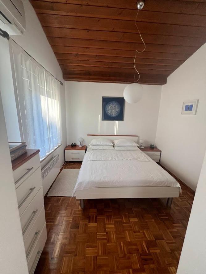 Vacation Family House On The Beach Stara Novalja Buitenkant foto