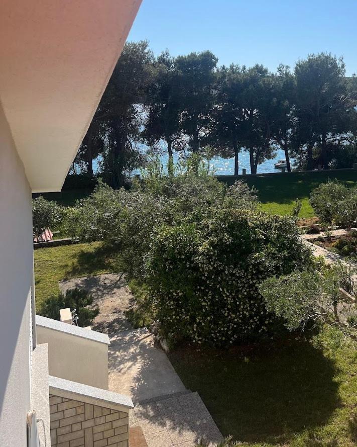 Vacation Family House On The Beach Stara Novalja Buitenkant foto