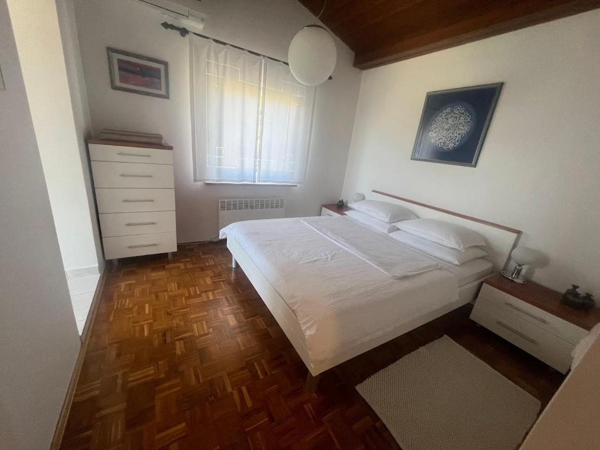 Vacation Family House On The Beach Stara Novalja Buitenkant foto