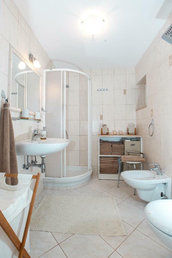 Vacation Family House On The Beach Stara Novalja Buitenkant foto