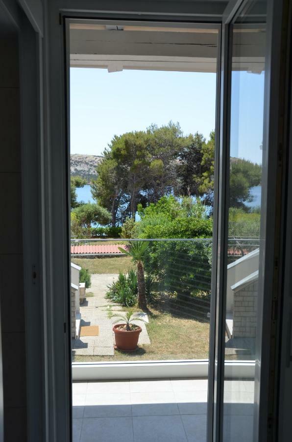 Vacation Family House On The Beach Stara Novalja Buitenkant foto